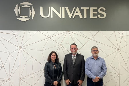 Univates recebe visita de representante da Concordia University of Edmonton, do Canad
